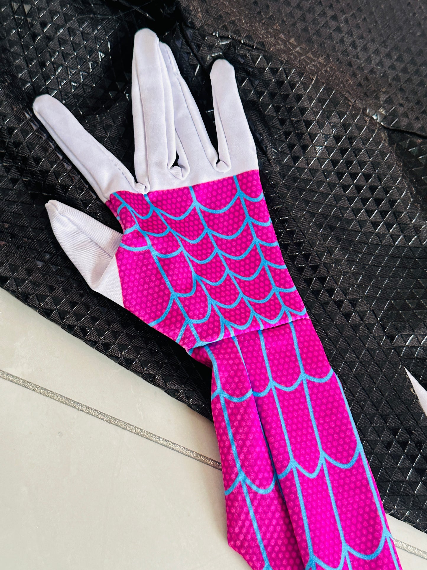 Gwen Spidey Suit with Face shell & Silk-Screen Printing Movie Prop Replica(Wearable)